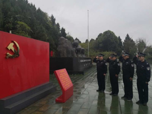 雨祭英烈，尤添哀思！绵阳游仙石板柏林派出所凭吊飞龙山革命烈士