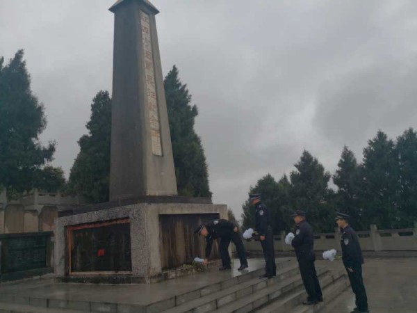 雨祭英烈，尤添哀思！绵阳游仙石板柏林派出所凭吊飞龙山革命烈士