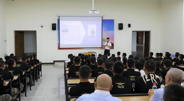 conew_飞行技术与航空工程学院讲开学第一课 石孟雨.jpg