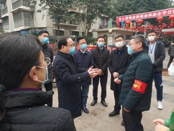 conew_县委书记马辉在北坝镇樟树社区、耀森上城小区，调研小区疫情防控情况1.jpg